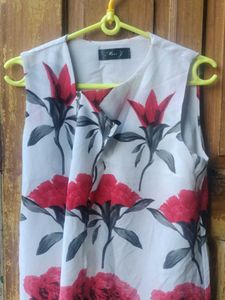 Floral Print Sleeveless Blouse