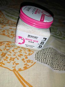 Dr. Rashel White Skin body scrub