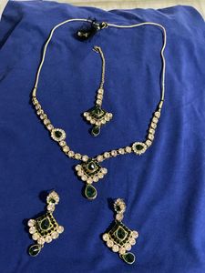 Elegant Emerald &amp; Crystal Necklace Set