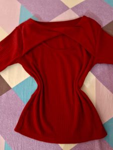 maroon fitted top 🍓