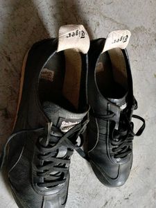 Onitsuka Tiger Black Leather Sneakers