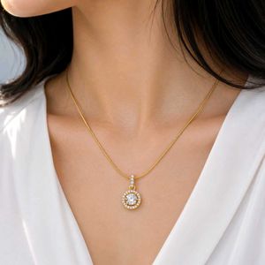 Elegant Solitaire Pendant Necklace