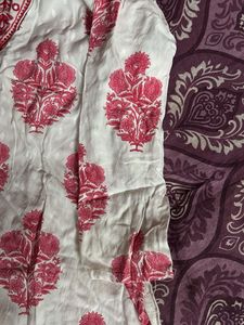 Elegant White Kurta with Pink Floral Print