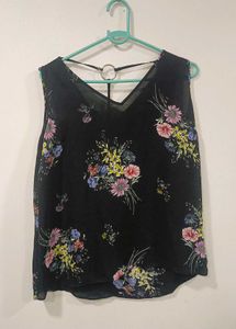 Chic Black Floral Sleeveless V-Neck Top
