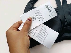 With Any one free 🆓 🎀 Athleta Black Sports Bra