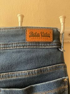 Women straight fit jeans
