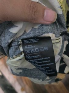 H&amp;M Floral Print Short-Sleeve Resort Shirt