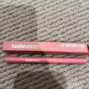 Huda Beauty Lip Contour