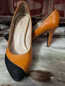 Nude Steletoes