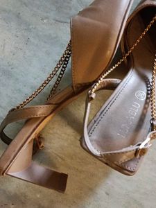 Elegant Chain Detail Pointed Toe Flats