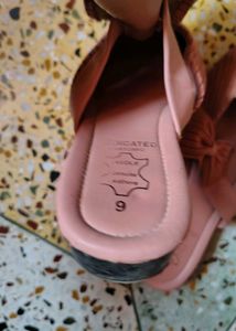 Ladies pink bow sandal