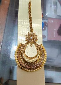 Exquisite Maang Tikka with Pearls