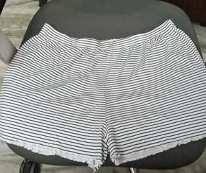 2 shorts peach and stripe free size