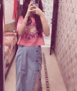 SHEIN Pink Graphic Crop Top