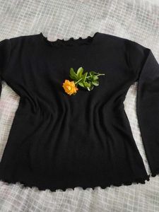 Black Ruffle-Trim Long Sleeve Top✨