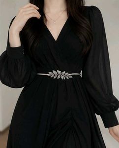 Elegant Leaf Design Metal Belt