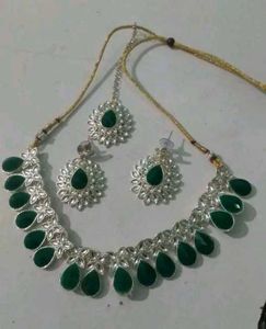 Green jewellery set....