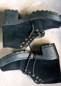New Scude Black Boots