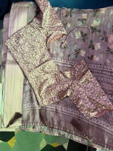 Elegant Floral &amp; Ethnic Print Saree with Blouse
