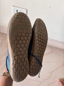 Blue Decathlon uk5 football Shoes