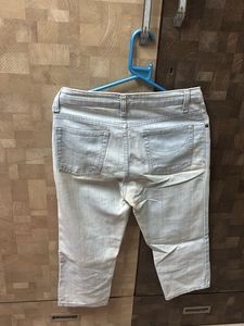 Light Wash Denim Capri Jeans