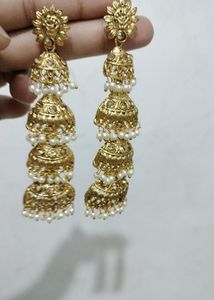 Earings Gold Colour