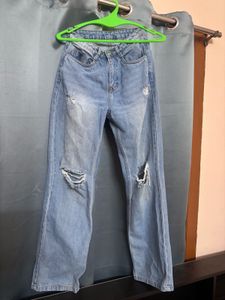 Light Wash Ripped Jeans
