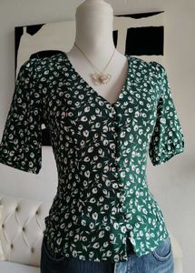 Chic Green Floral Print Blouse