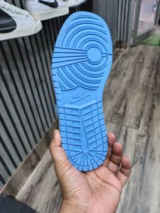 Air Jordan 1 Retro University Blue