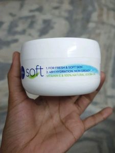 Nivea Soft Light Moisturizing Cream