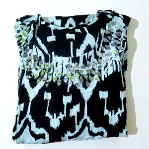 Chic Black &amp; White Ethnic Suit SetElegant three-pi