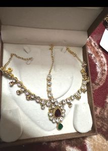 Elegant Kundan Necklace Set with Maang Tikka