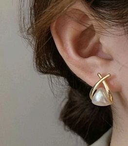 Elegant Gold Emerald &amp; Diamond Earrings