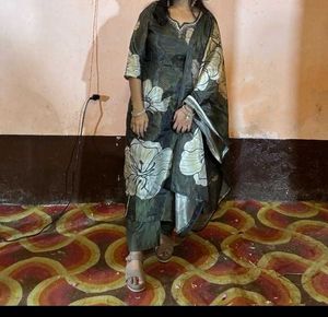 Elegant Floral pakistani Kurta Set with Dupatta