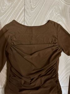 Chic Brown Ruched Top 🤎