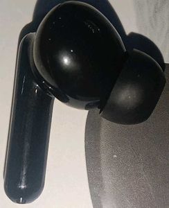 THE WIRELESS EARBUDS