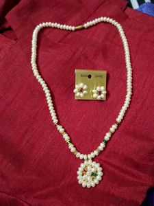 Elegant Pearl Necklace and Earrings Set