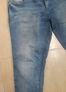 Light Wash Frayed Hem Jeans