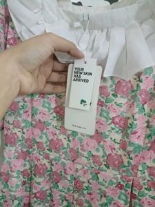 Brand new Floral Puff Sleeve Midi Dress