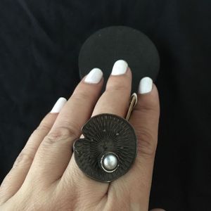 Global Desi pearl finger ring