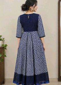 Elegant Navy &amp; White Chevron Print Dress