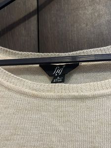 pullover sweater top