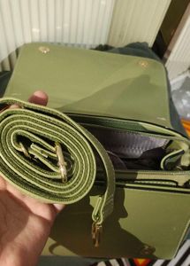 Chic Green Handbag