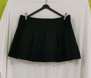 H&M Black Pleated Mini Skirt