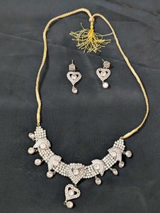 Stunning Necklace &amp; Earring Set