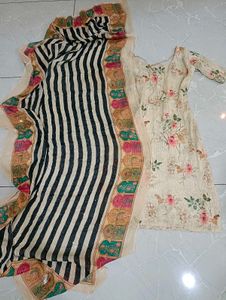 Elegant sequence Floral Print Kurta Set