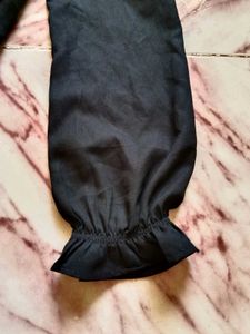 Cniched Waist Black Top