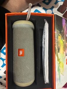 JBL Flip 3 Bluetooth Speaker!! dont bargain much