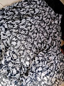 Chic Pleated Floral Midi Skirt