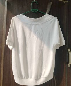 Comfortable White V-Neck Top